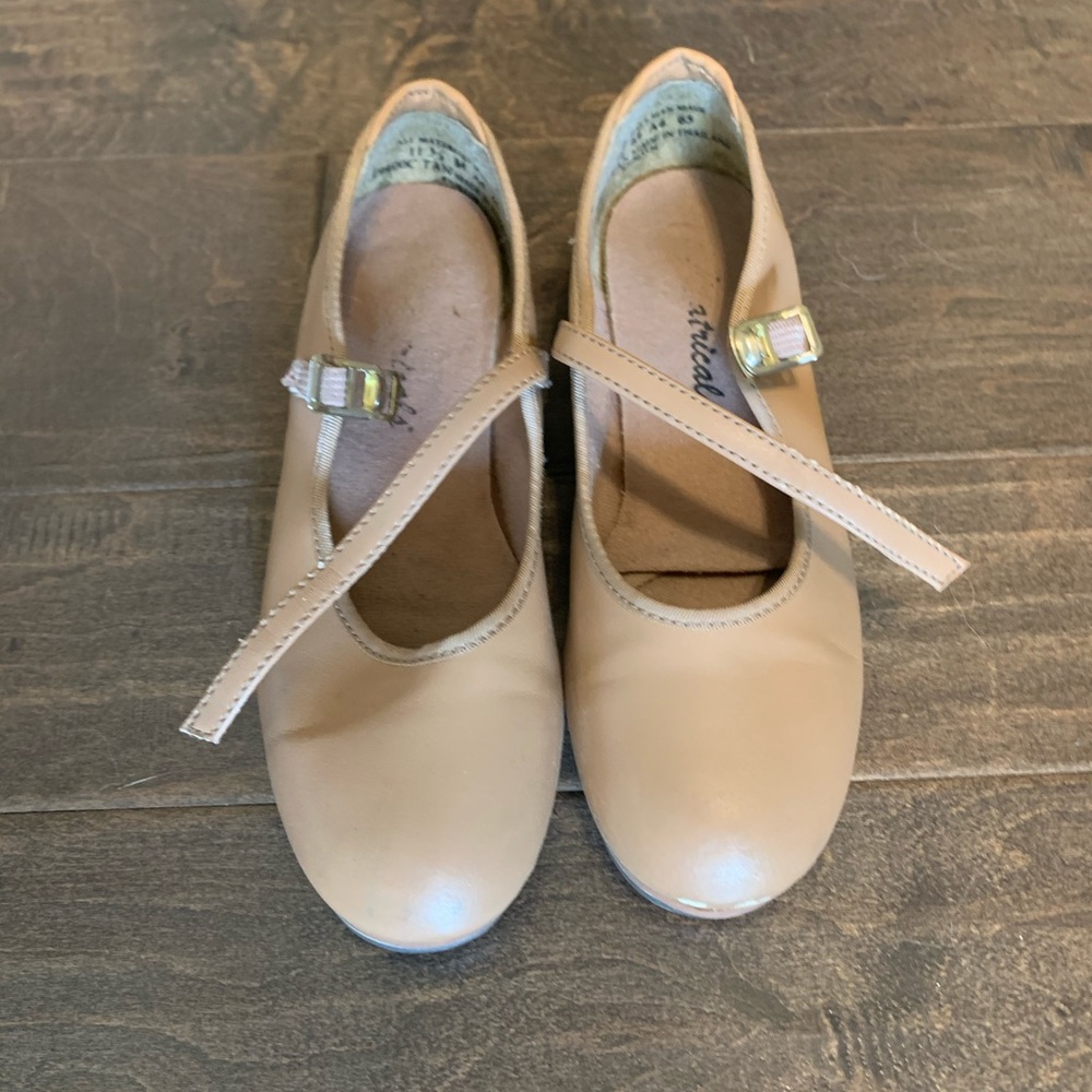 Girls tap shoes, EUC